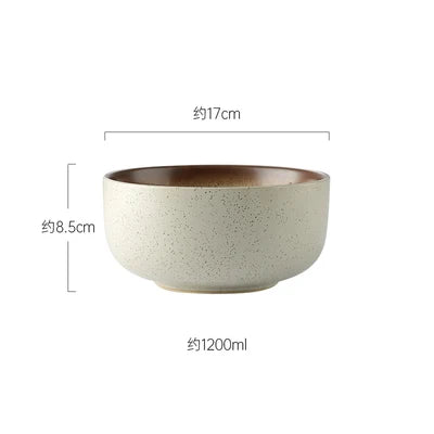 Czarna ceramiczna miska do makaronu i zup na kuchnię w stylu japandi