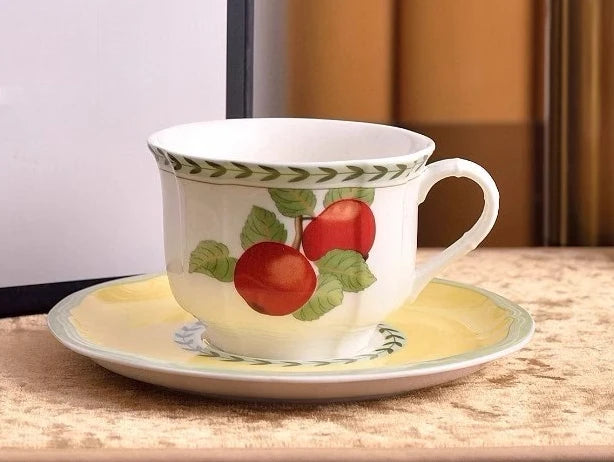 Zestaw ceramicznych talerzy do kuchni w klasycznym stylu francuskim