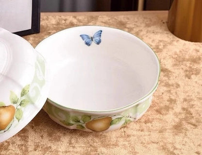 Zestaw ceramicznych talerzy do kuchni w klasycznym stylu francuskim