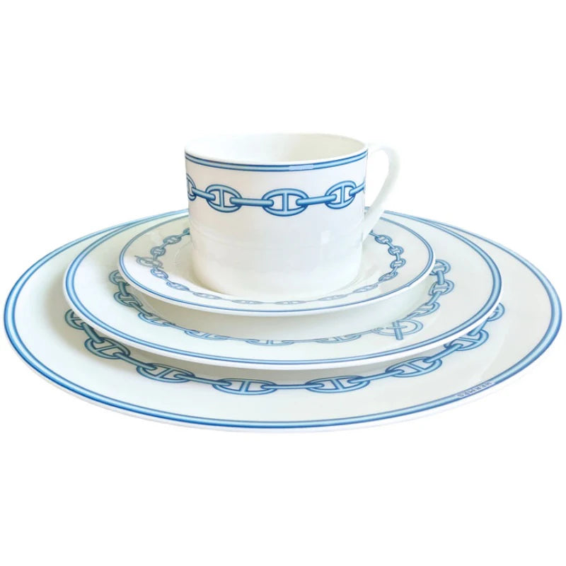 Ceramiczny zestaw obiadowy 25 cm w białym z niebieskim do kuchni
