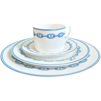 Ceramiczny zestaw obiadowy 25 cm w białym z niebieskim do kuchni