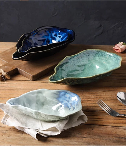 Ceramiczny talerz w kształcie muszli do serwowania przekąsek w kuchni