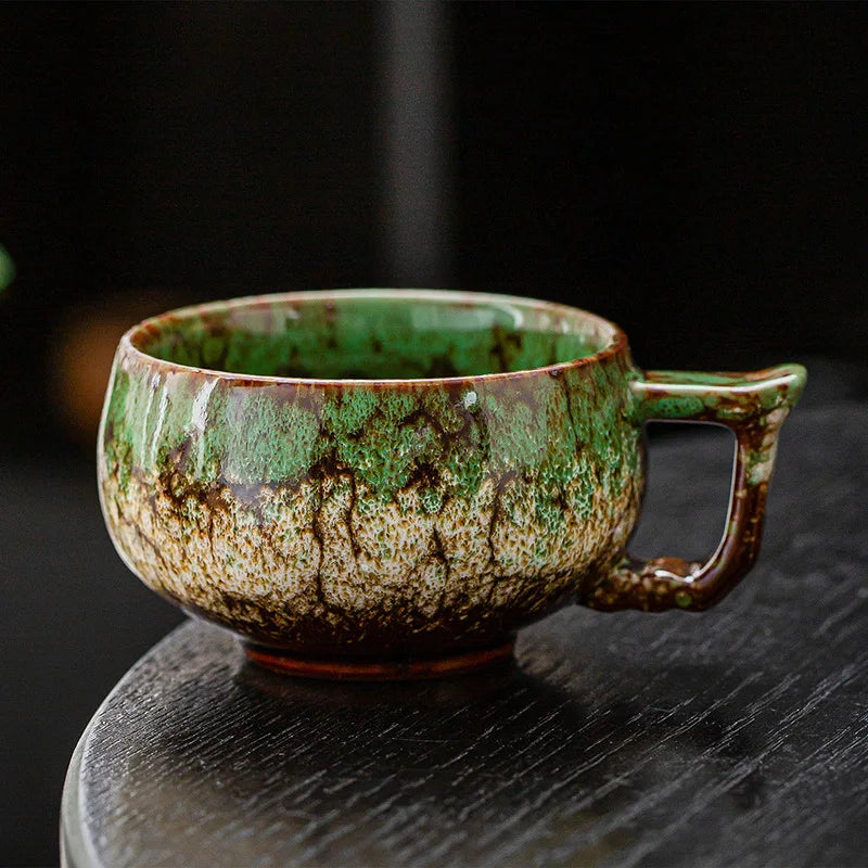 Ceramiczna filiżanka do kawy w rustykalnym stylu czerwona z brązem