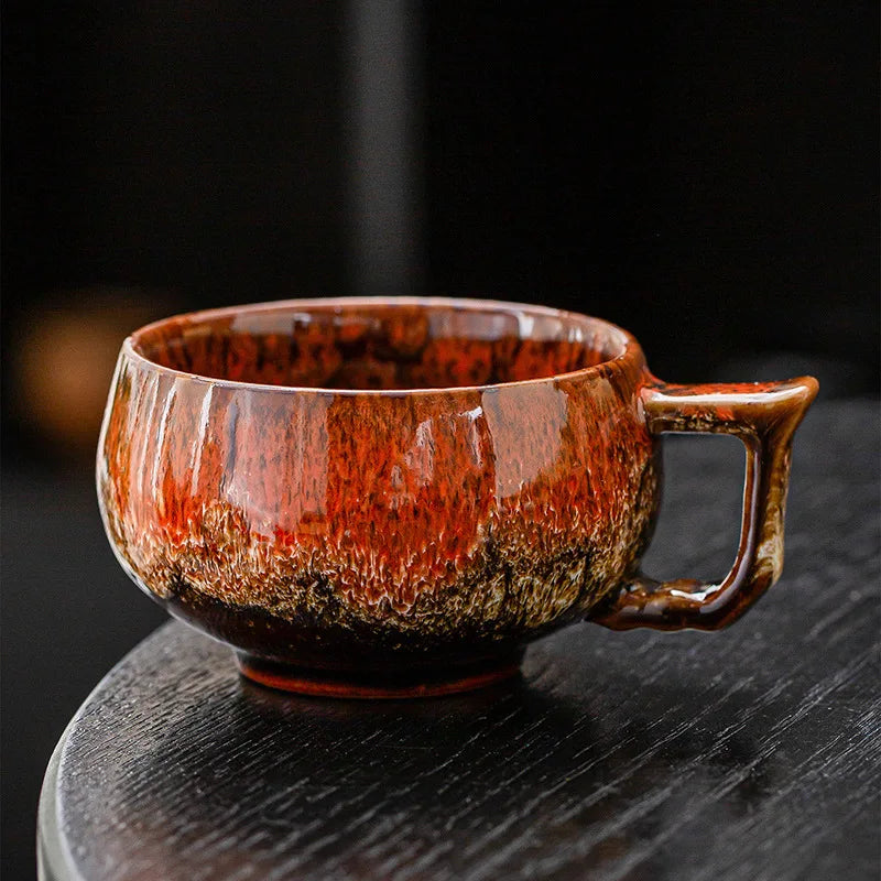 Ceramiczna filiżanka do kawy w rustykalnym stylu czerwona z brązem