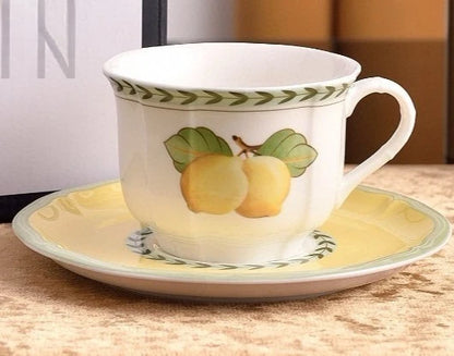 Zestaw ceramicznych talerzy do kuchni w klasycznym stylu francuskim