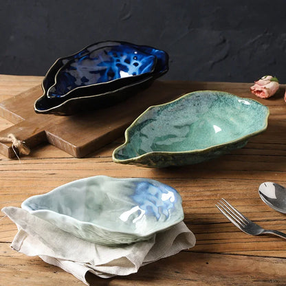 Ceramiczny talerz w kształcie muszli do serwowania przekąsek w kuchni