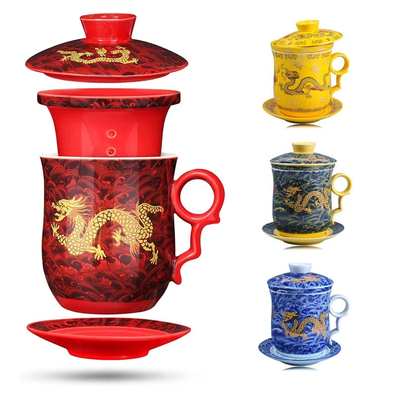 Ceramiczny kubek do herbaty z zaparzaczem i pokrywką w czerwieni