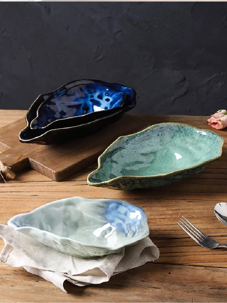 Ceramiczny talerz w kształcie muszli do serwowania przekąsek w kuchni