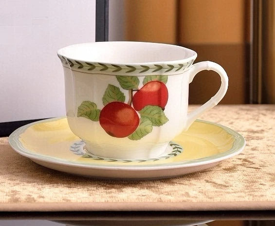 Zestaw ceramicznych talerzy do kuchni w klasycznym stylu francuskim