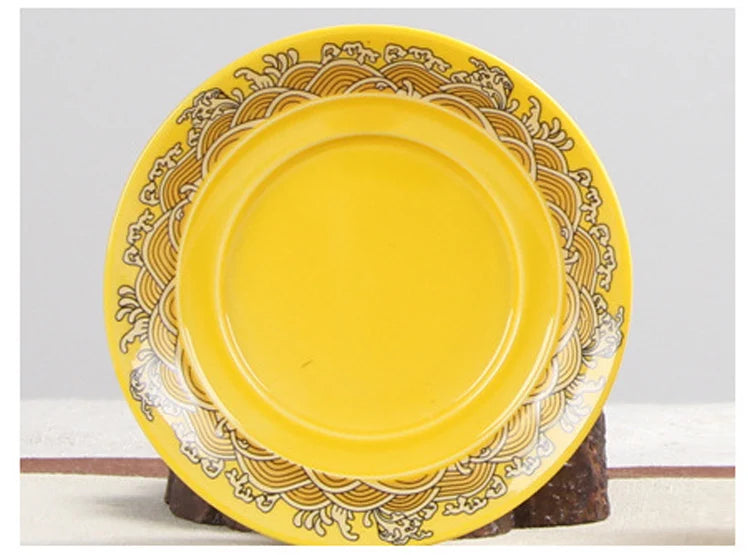 Ceramiczny kubek do herbaty z zaparzaczem i pokrywką w czerwieni