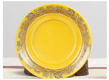 Ceramiczny kubek do herbaty z zaparzaczem i pokrywką w czerwieni