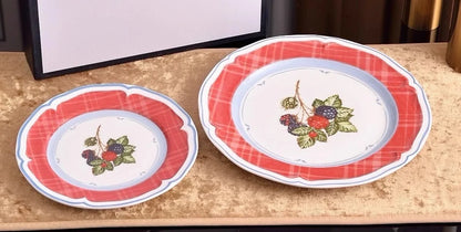 Zestaw ceramicznych talerzy do kuchni w klasycznym stylu francuskim
