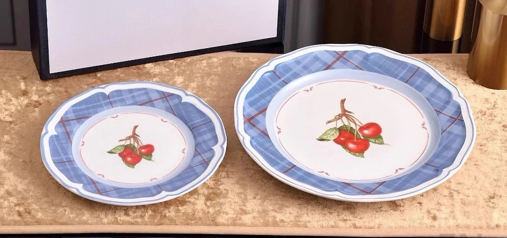 Zestaw ceramicznych talerzy do kuchni w klasycznym stylu francuskim