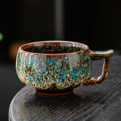 Ceramiczna filiżanka do kawy w rustykalnym stylu czerwona z brązem