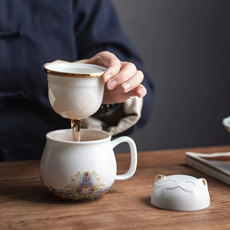 Zielony ceramiczny kubek do herbaty z zaparzaczem w stylu orientalnym