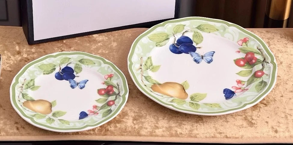 Zestaw ceramicznych talerzy do kuchni w klasycznym stylu francuskim