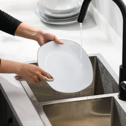 Zestaw talerzy porcelanowych biały z czarnym zdobieniem dla 12 osób
